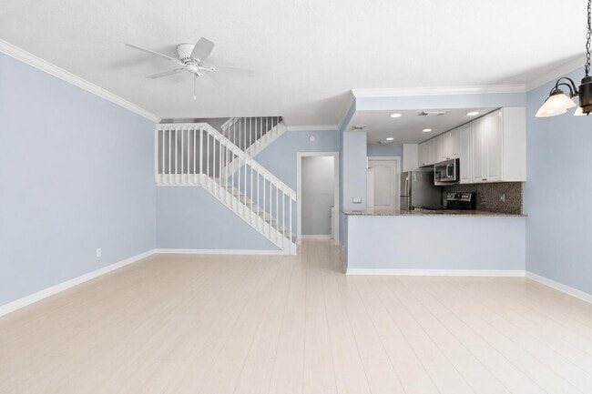 Building Photo - 246 Iris Dr