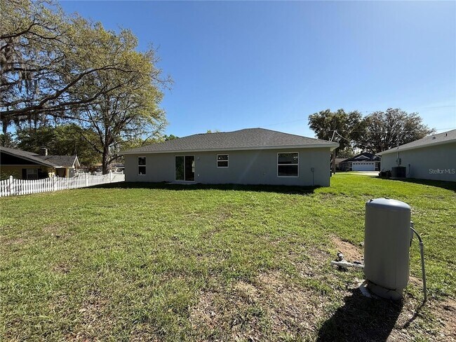 Building Photo - 10426 SW 133 Ave