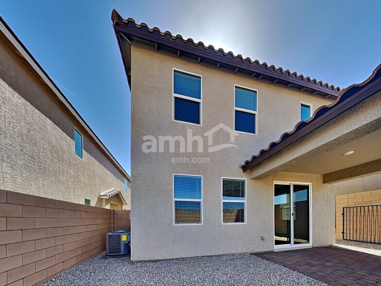 Building Photo - 11141 Magallanes St