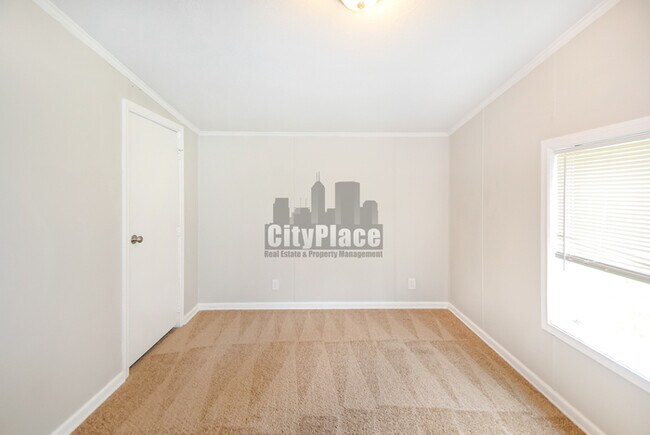 Building Photo - 2841 W Ray St