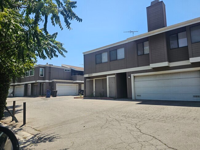 Primary Photo - 12517 Ralston Ave