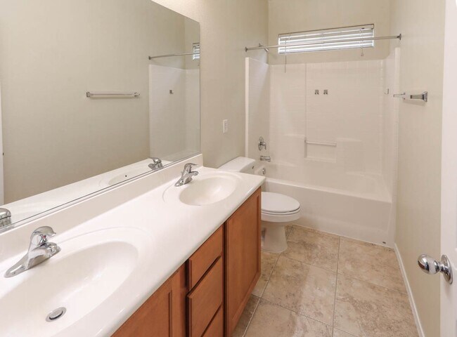 Building Photo - Northwest 3 Bedroom 2.5 Bath Home In Gated...