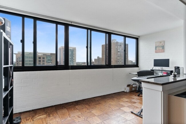 Building Photo - 2 Hawthorne Pl