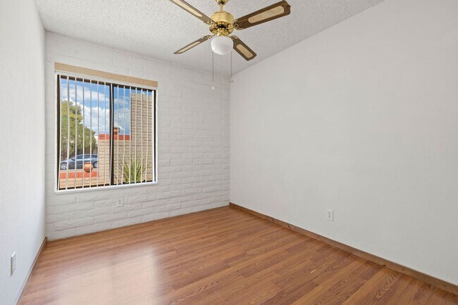 Building Photo - Southeast 3 Bedroom 2 Bath Home with No HOA