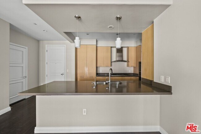 Building Photo - 317 Caruso Ave