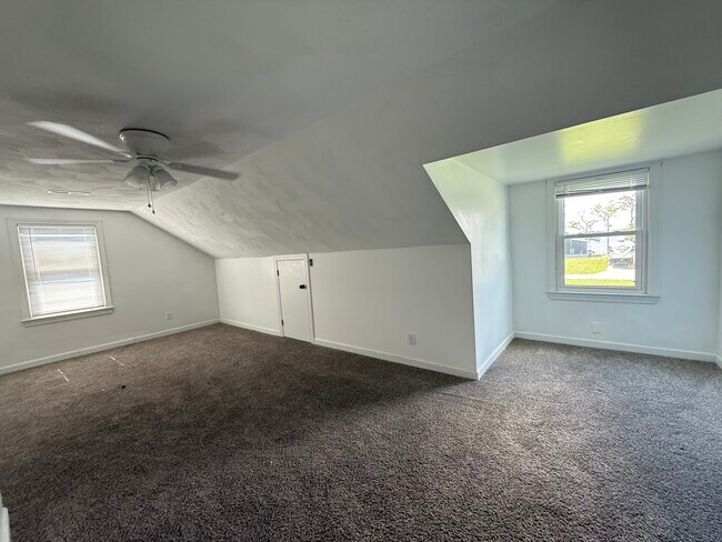 Building Photo - 105 Ainsley Rd