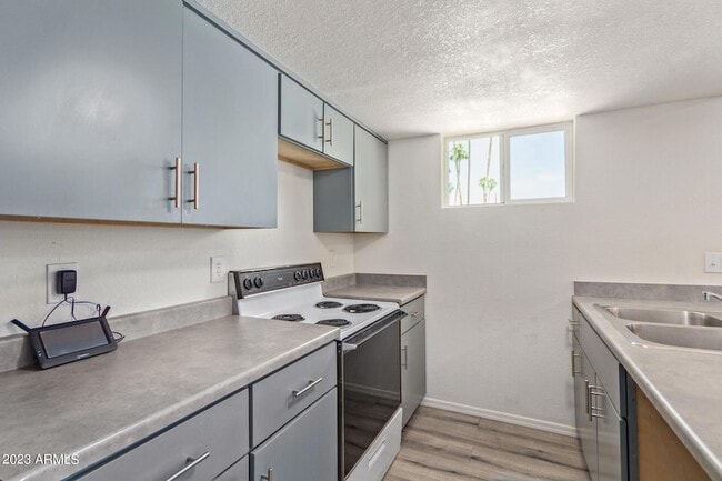 Building Photo - 2633 W Ocotillo Rd