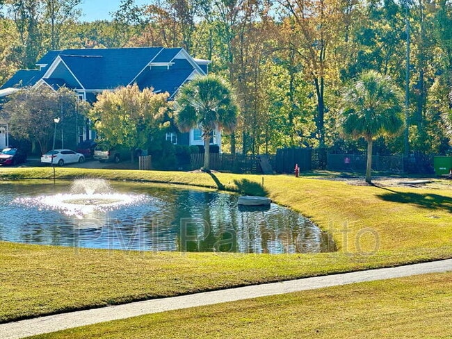 Building Photo - 120 Breezes Dr