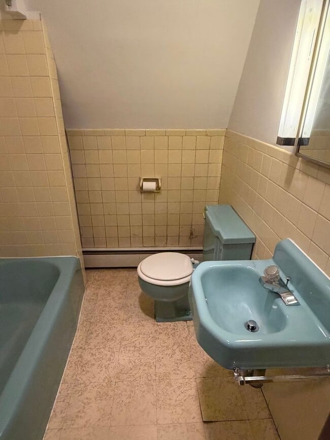 Building Photo - 1651 Perkiomen Ave