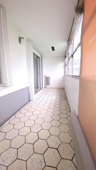 Building Photo - 165 Canterbury G