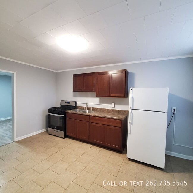 Building Photo - Freshly Updated 1 Bed 1 Bath Apartment in ...