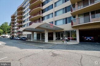 Building Photo - 5353 Columbia Pike