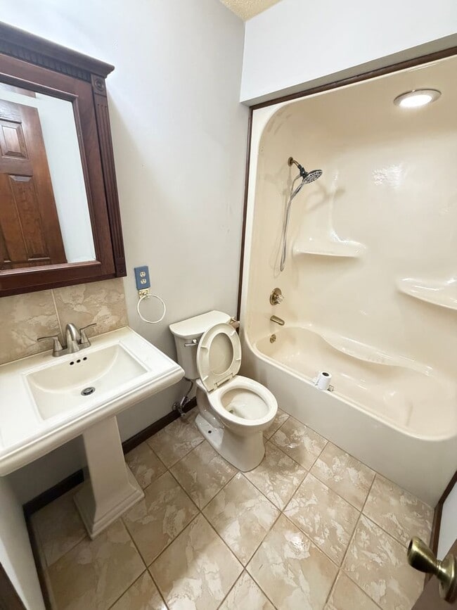 Building Photo - Inviting 3-Bedroom Brick Ranch Oasis in China Grove