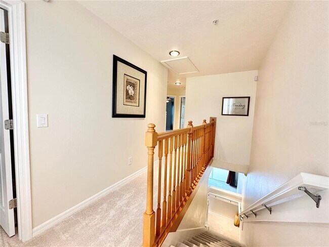 Building Photo - 204 Canterbury Bell Dr
