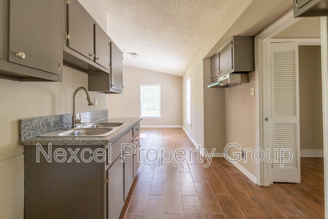 Building Photo - 8106 Elmbrook Dr