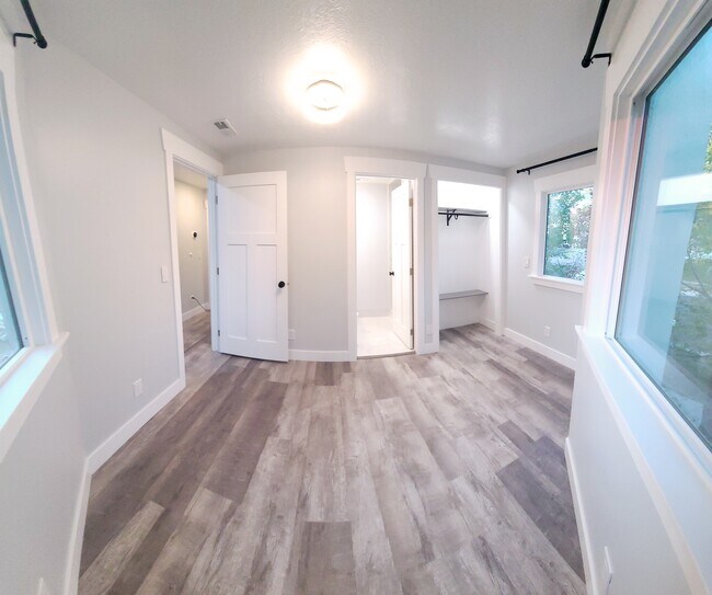 Building Photo - 699 N 600 E