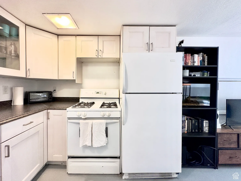 Building Photo - 360 N 900 W
