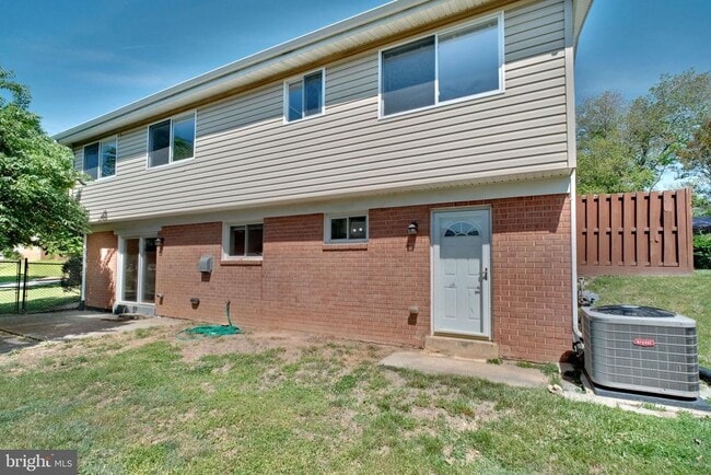Building Photo - 11403 Clara St