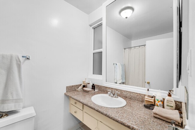 Building Photo - 691 Levering Ave