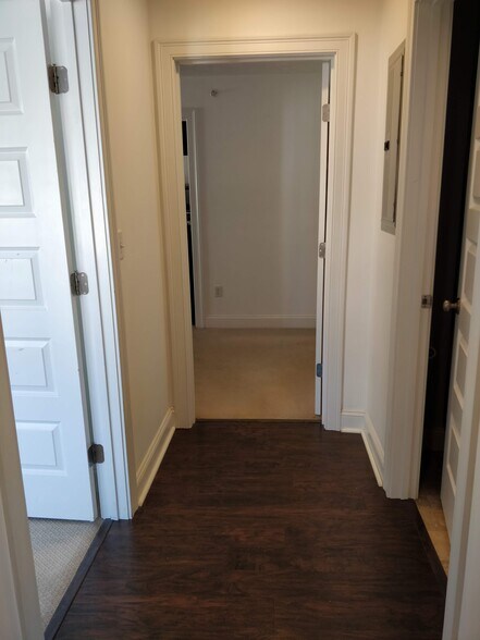 Building Photo - 74 Elm St