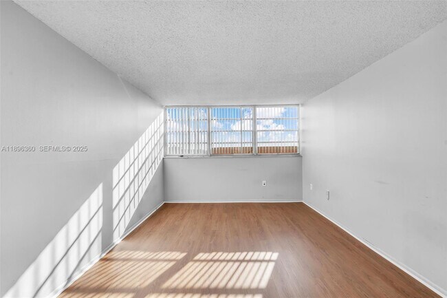 Building Photo - 13155 Ixora Ct