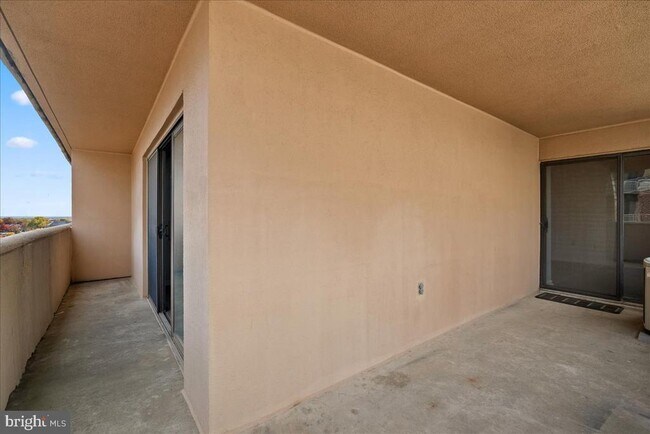 Building Photo - 1301 N Courthouse Rd