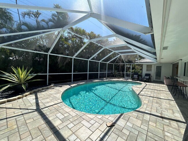 Building Photo - 1080 Walnut Terrace