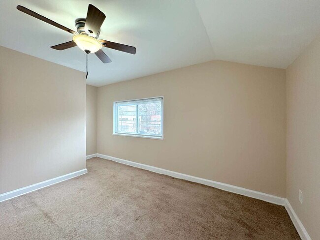 Building Photo - 5612 7th Rd S