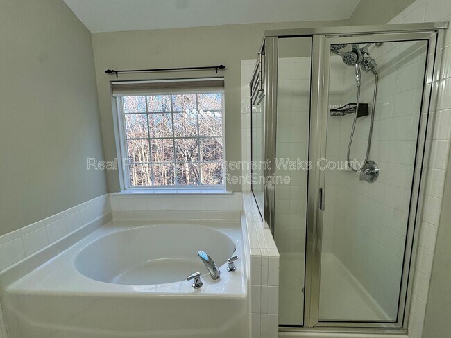 Building Photo - 1413 Crimson Creek Dr