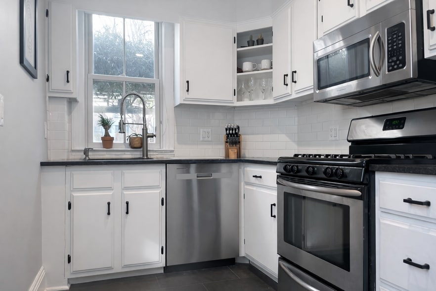 Building Photo - 1215 C St SE