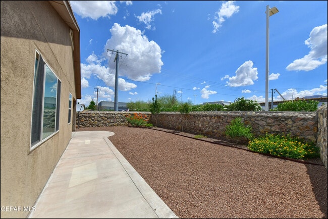 Building Photo - 6560 Westfield Dr