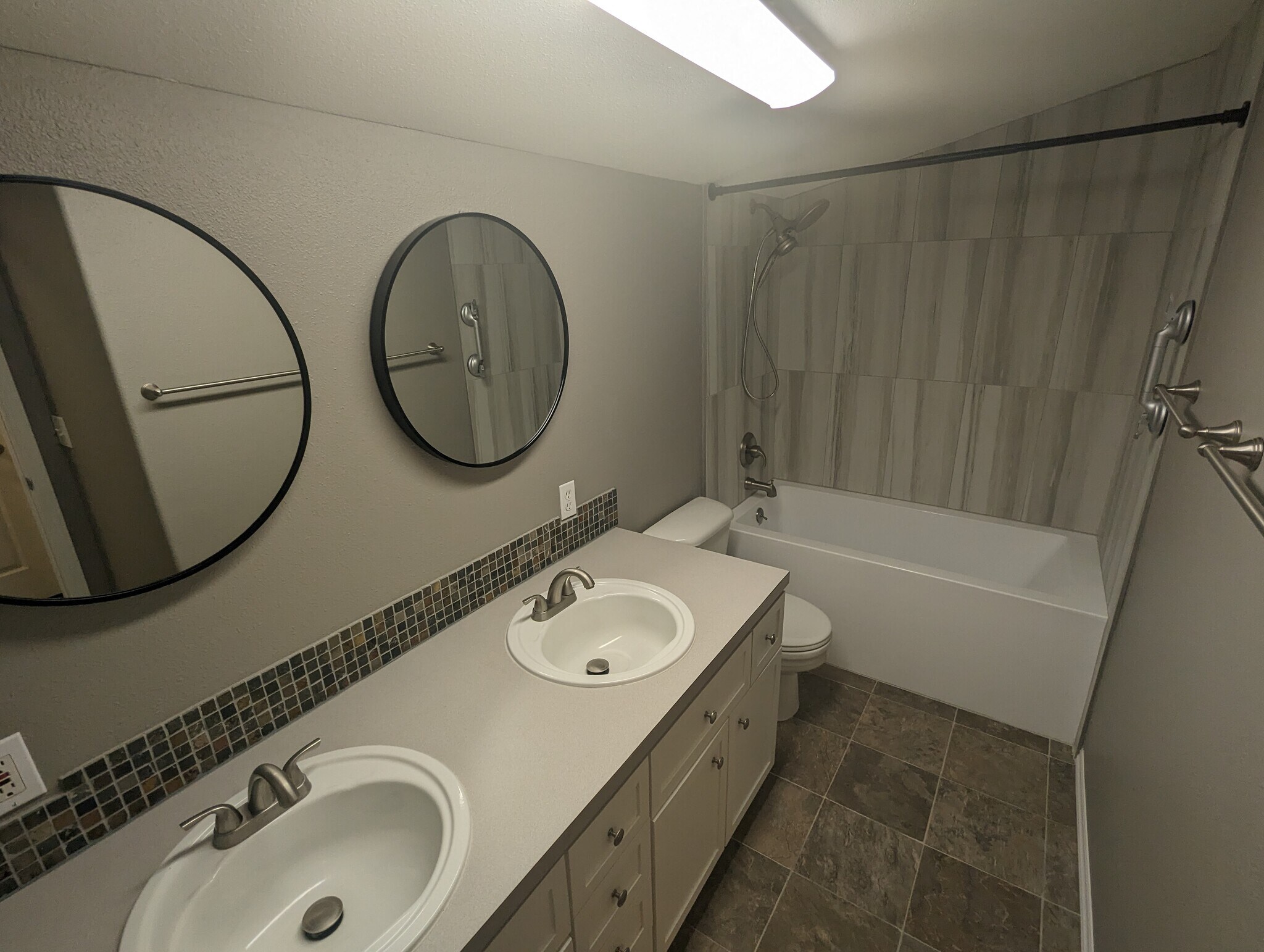 bathroom, double sinks, soaking tub - 9413 NE 227th Ave
