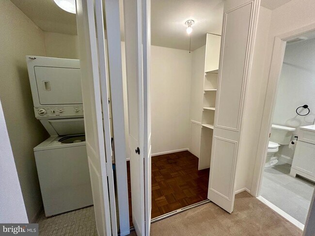 Building Photo - 1027 N Valley Forge Rd