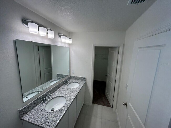 Building Photo - 718 Overpool Ave