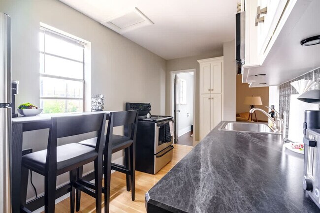 Building Photo - 605 Dennison Ave