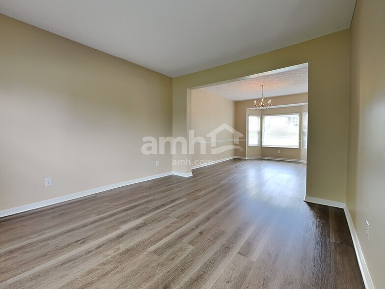 Building Photo - 4558 Randall Dr