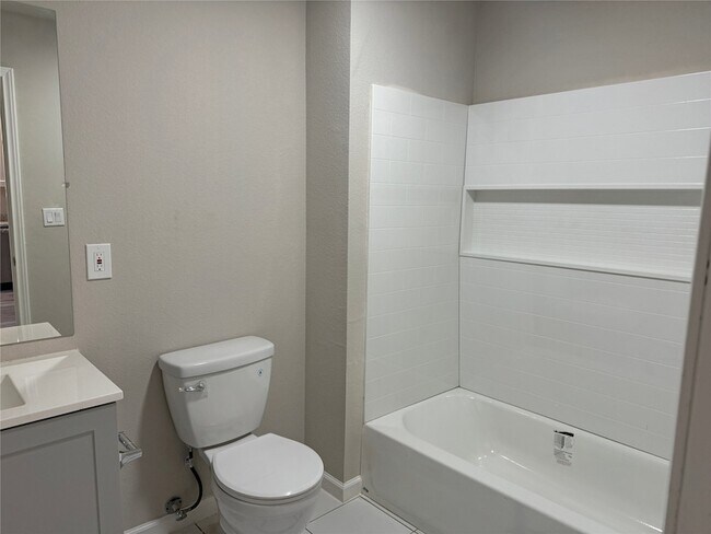 Building Photo - 60 Acorn Ln Dr