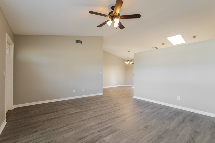 Building Photo - 28 SW 13th St