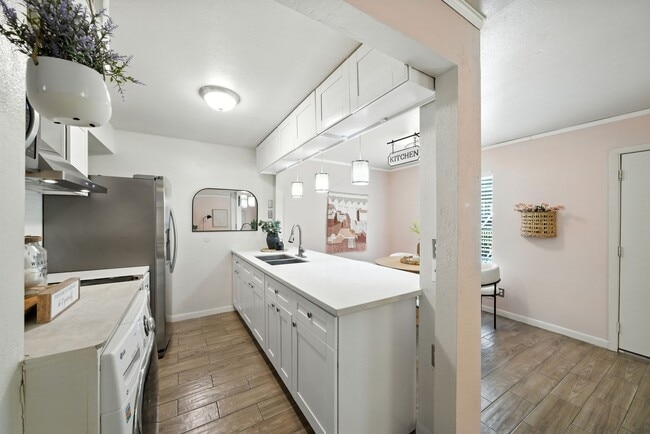 Building Photo - 8931 Gaylord Dr
