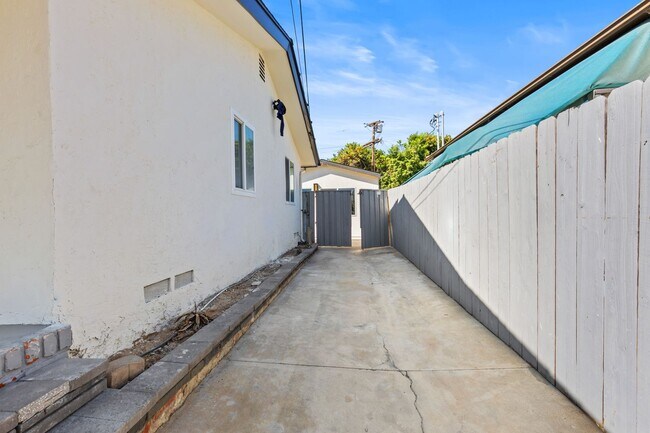 Building Photo - 4946-4948 63rd Street