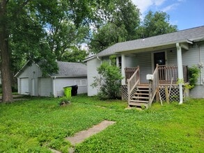 Building Photo - 1006 S Main St