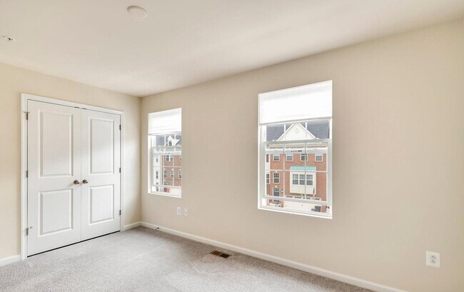 Building Photo - 8355 Daydream Cres