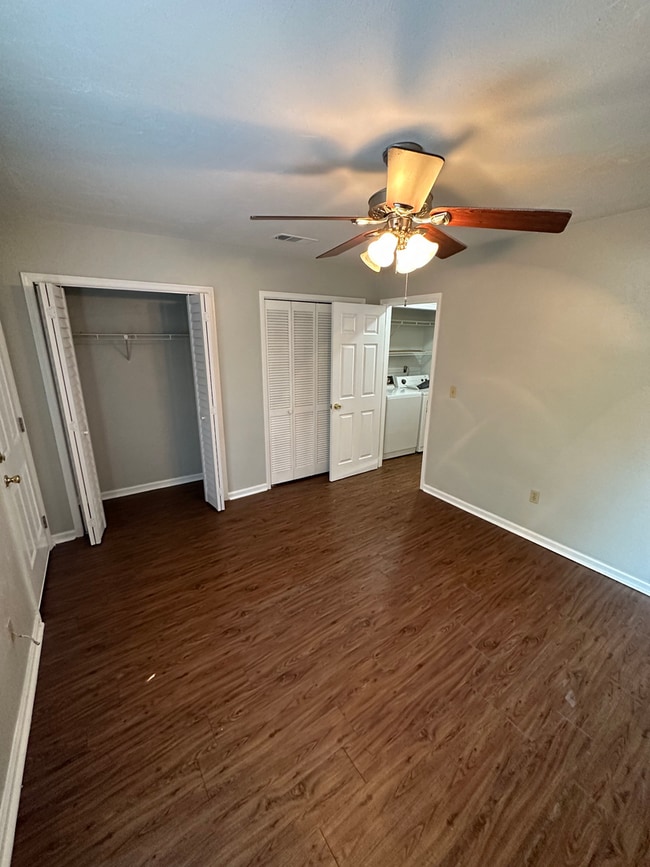 Building Photo - 218 White Dr