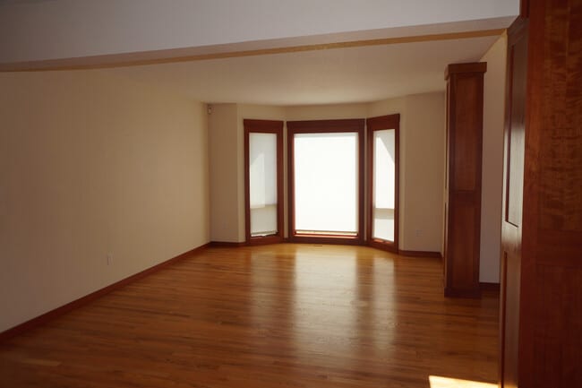Building Photo - Stunning SW Portland (Arranmore) 4-bedroom...