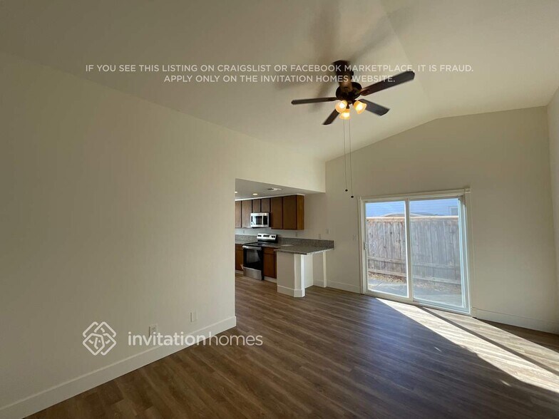Building Photo - 7401 Blackthorne Way