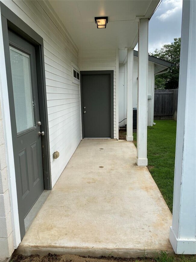 Building Photo - 7907 Brodie Ln