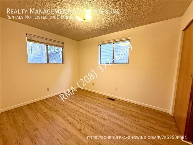 Building Photo - 1617 S Michigan Ave