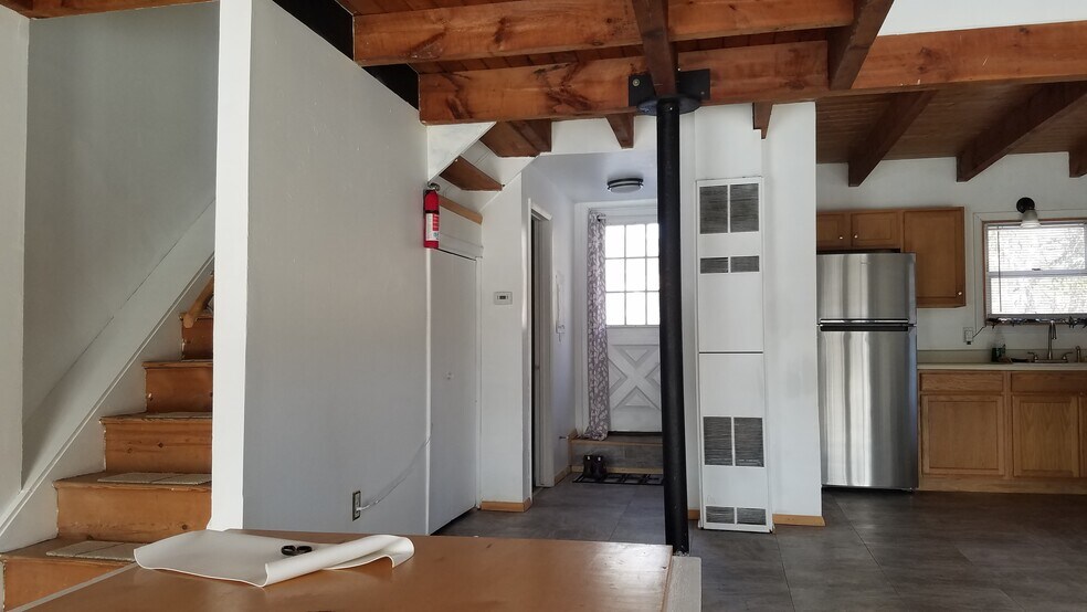 Building Photo - 661 Springtown Rd