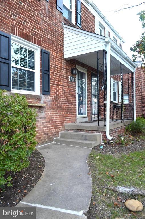 Building Photo - 206 S Courthouse Rd