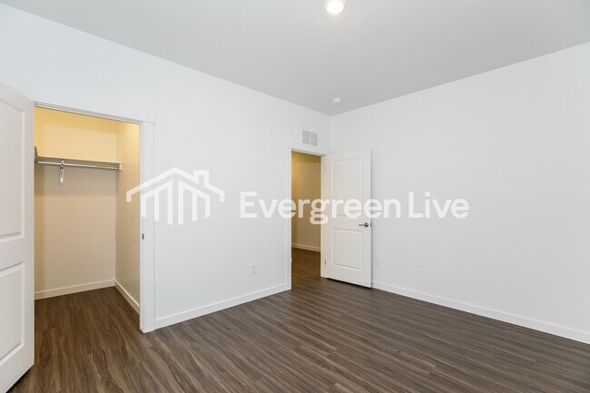 Building Photo - 214 Ravello St